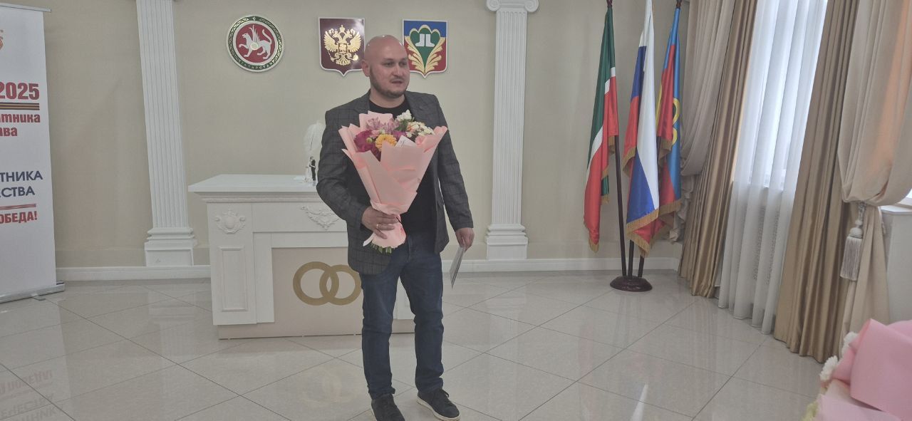 Кукмараның Никахлашу сараенда алтын туйларын билгеләп үтүче парны хөрмәтләделәр
