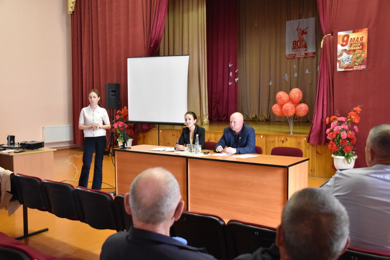 Состояние водоснабжения и дорог: в Среднекуморском сельском поселении прошел сход граждан