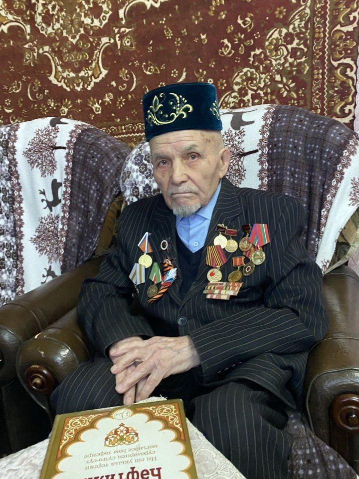 В доме столетнего ветерана звучат песни прошлого: История Габдульвахита Шамсутдинова из Кукморского района