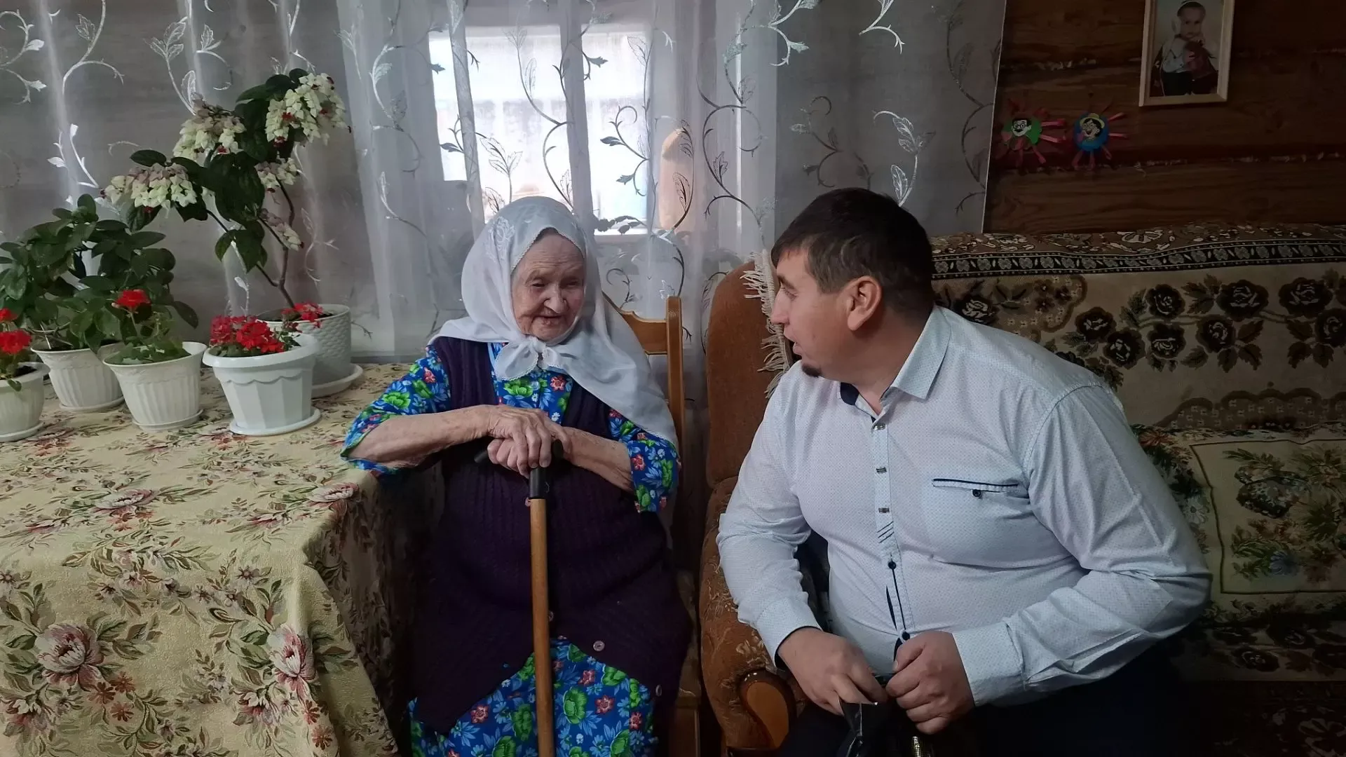 Кукмара районында яшәүче 102 яшьлек Фәһимә Зәйнәгыеваны Өлкәннәр көне белән котладылар