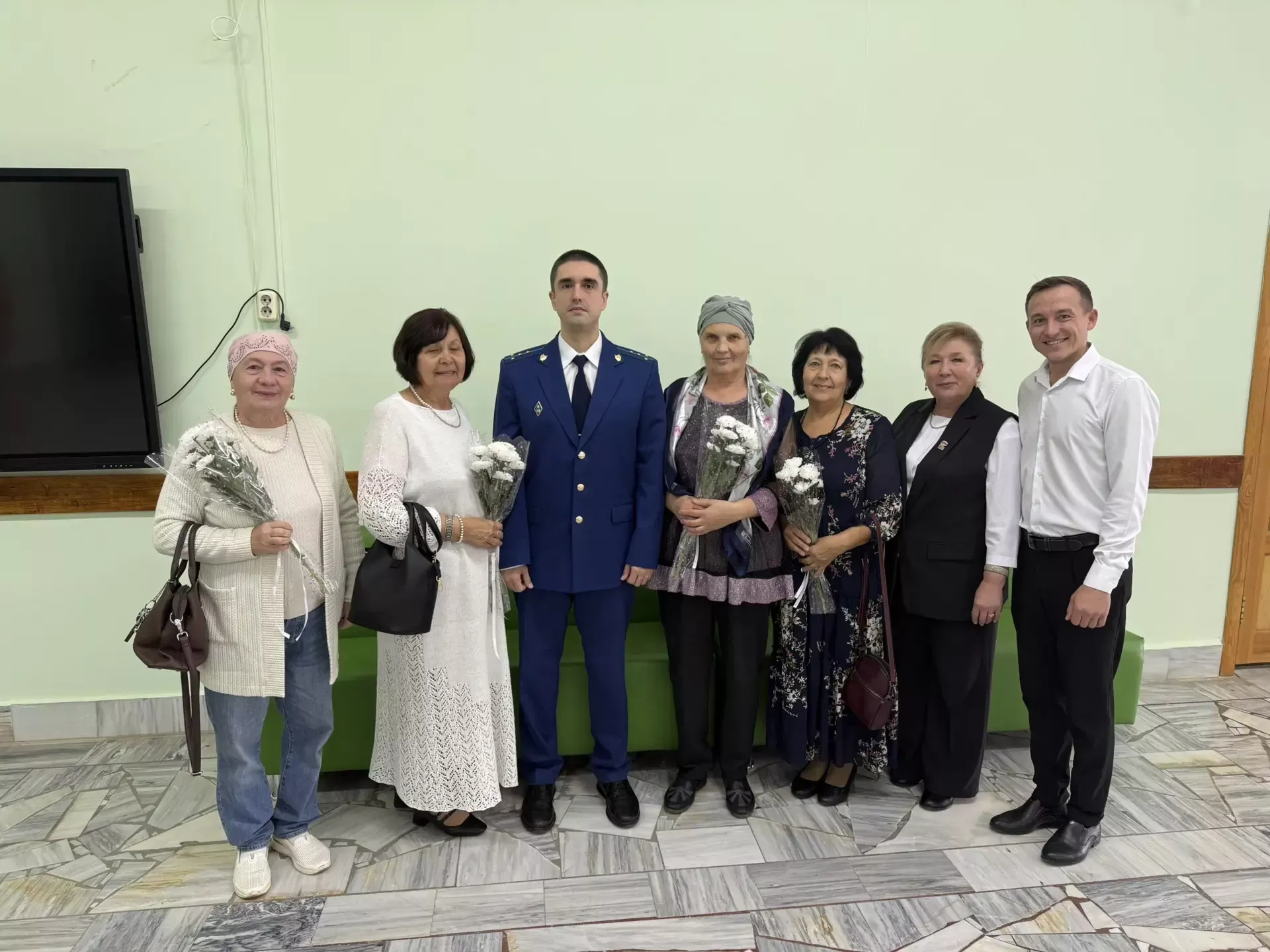 Халык мөрәҗәгатьләре — игътибар үзәгендә: Кукмара районы прокуроры гражданнарны кабул итте