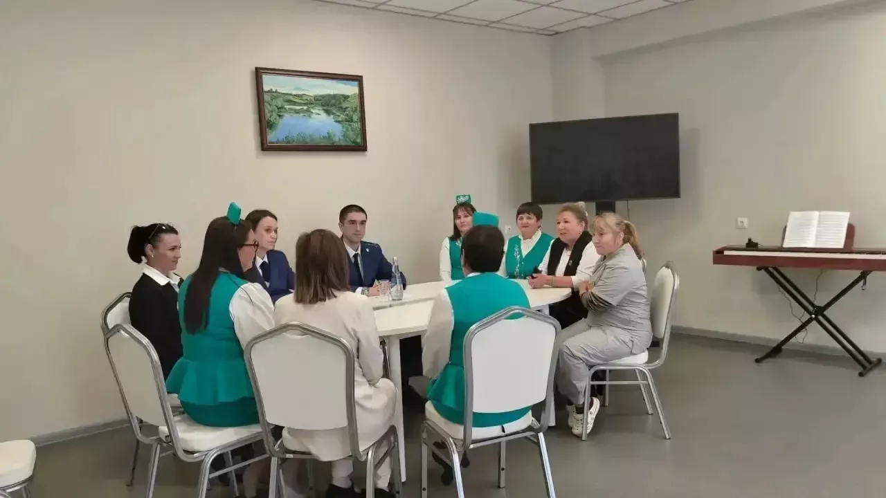 Халык мөрәҗәгатьләре — игътибар үзәгендә: Кукмара районы прокуроры гражданнарны кабул итте