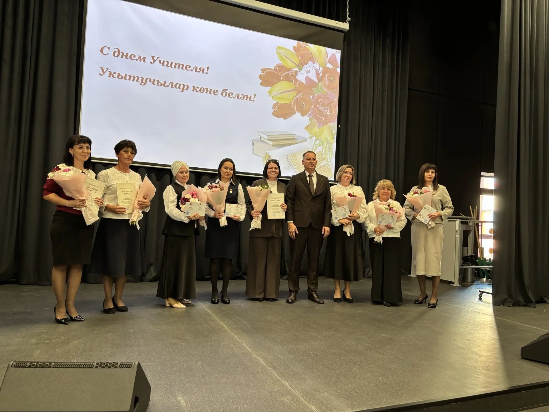 Кукмарада Укытучылар көне узды