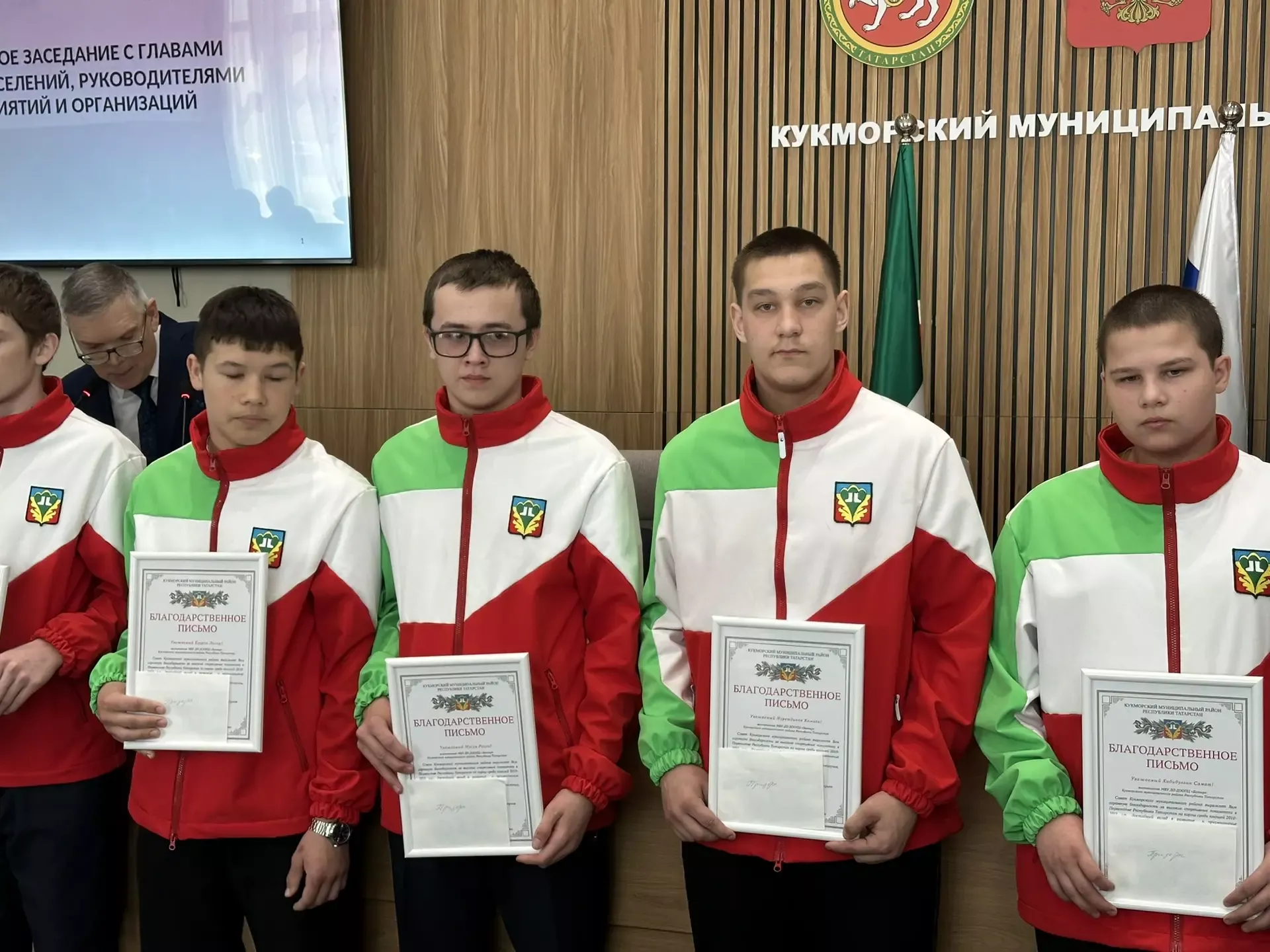 Жителей Кукморского района наградили на расширенном заседании