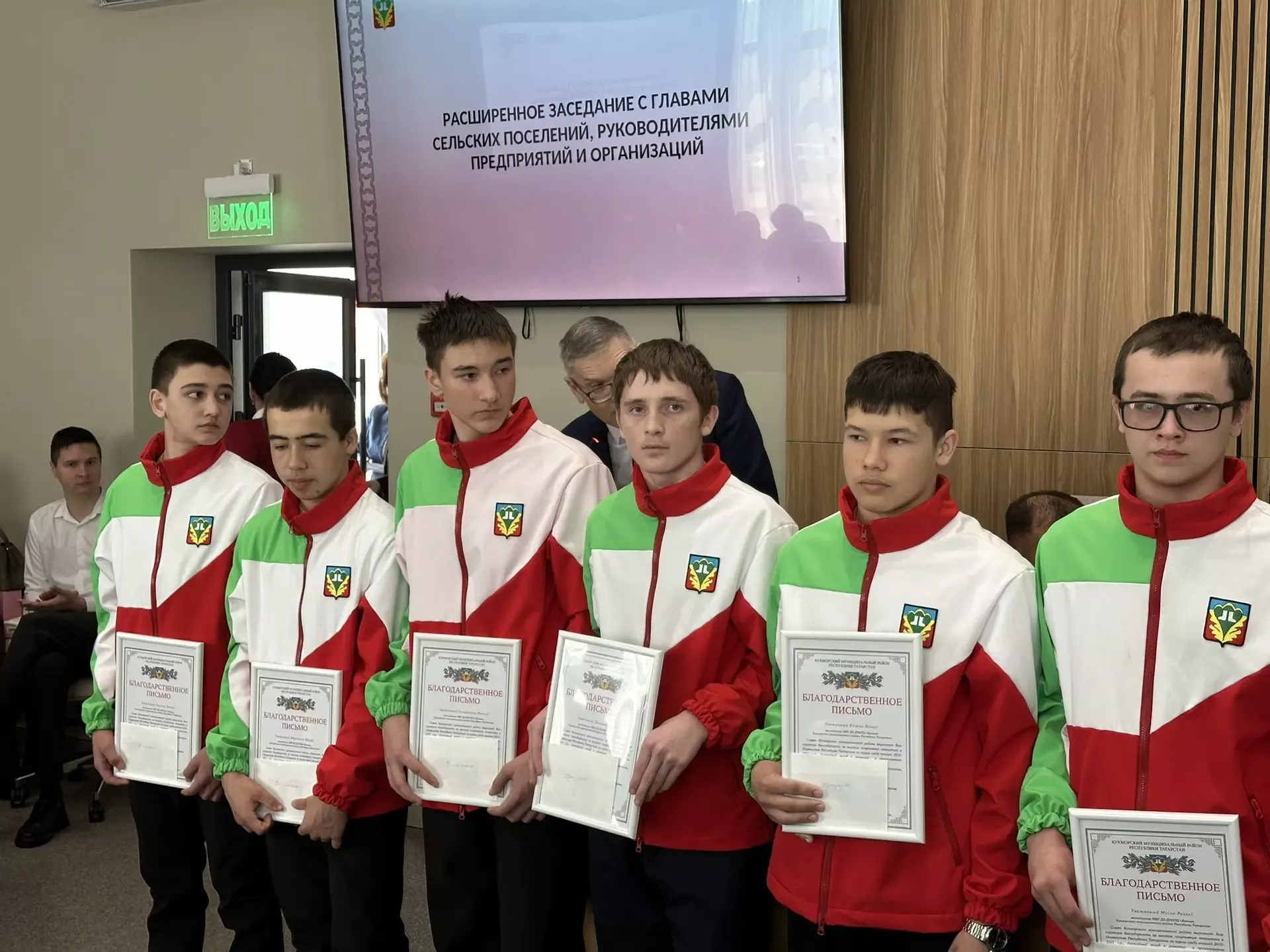 Жителей Кукморского района наградили на расширенном заседании
