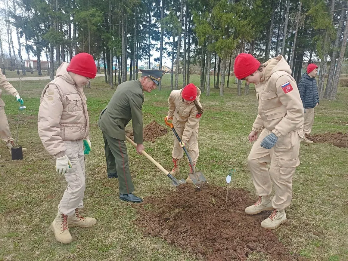 Кукмарада Чернобыль геройлары истәлегенә алмагач үсентеләре утырттылар