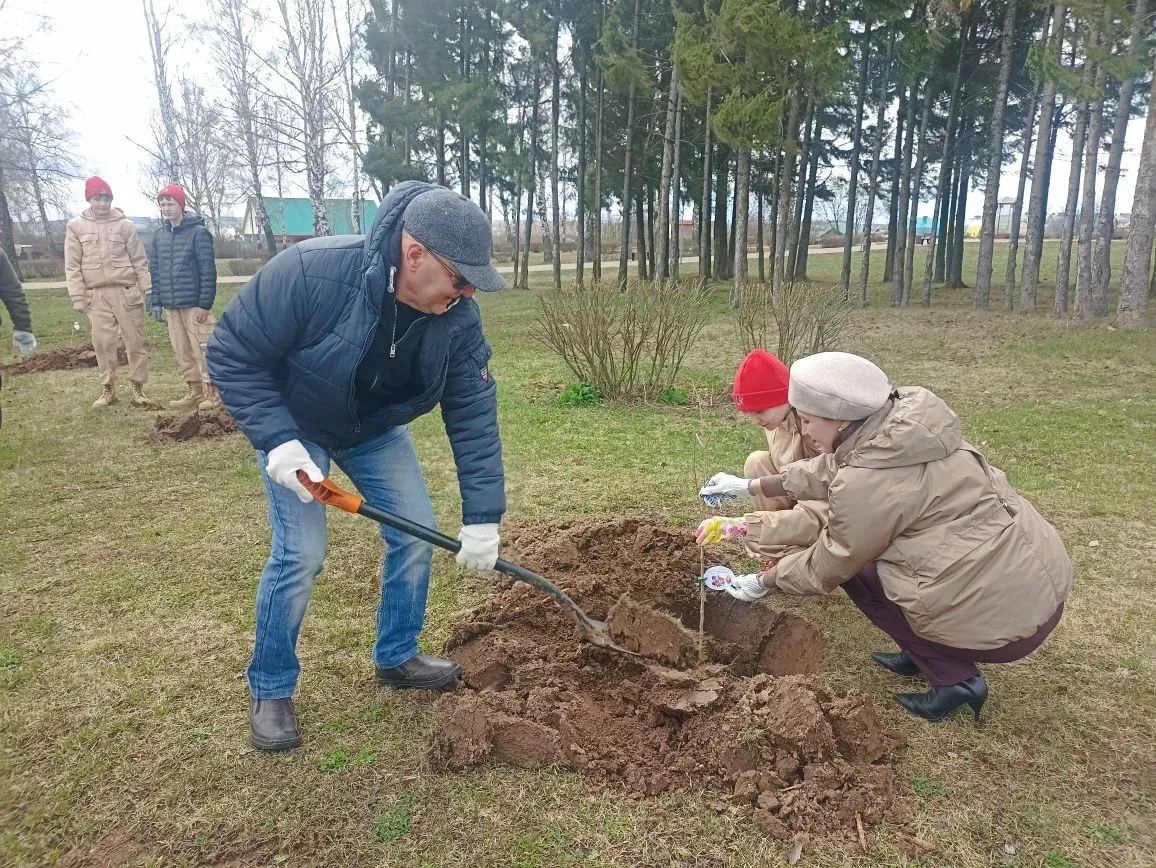 Кукмарада Чернобыль геройлары истәлегенә алмагач үсентеләре утырттылар
