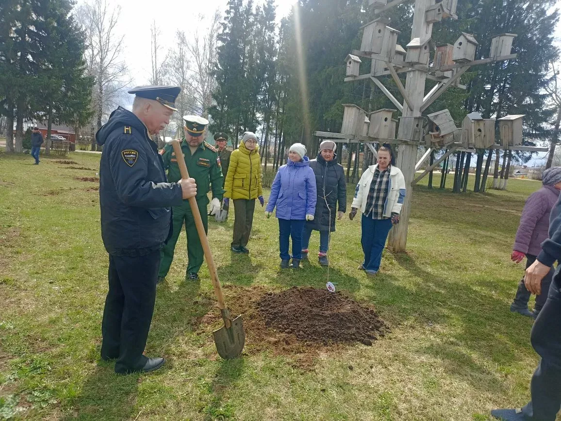 Кукмарада Чернобыль геройлары истәлегенә алмагач үсентеләре утырттылар