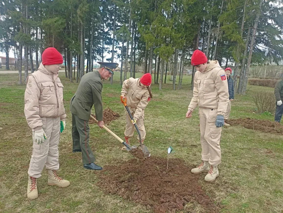 Кукмарада Чернобыль геройлары истәлегенә алмагач үсентеләре утырттылар