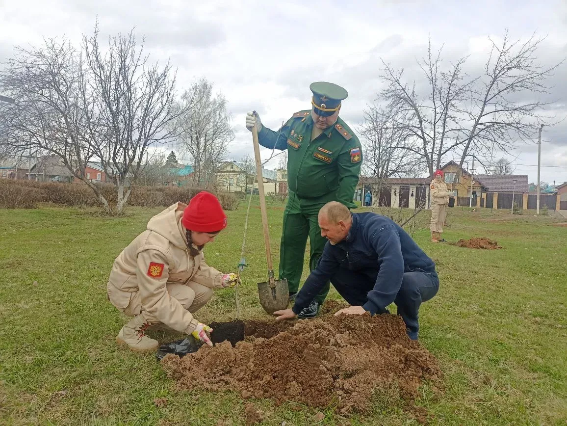 Кукмарада Чернобыль геройлары истәлегенә алмагач үсентеләре утырттылар