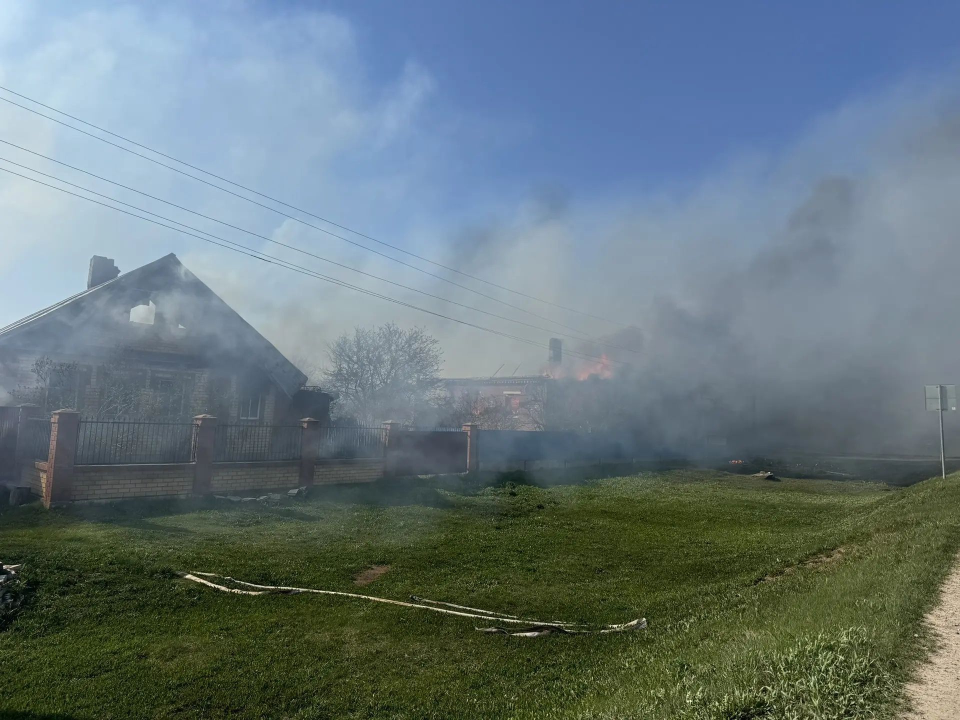 Поможем всем миром: в Кукморском районе пожар оставил людей без дома и хозяйства