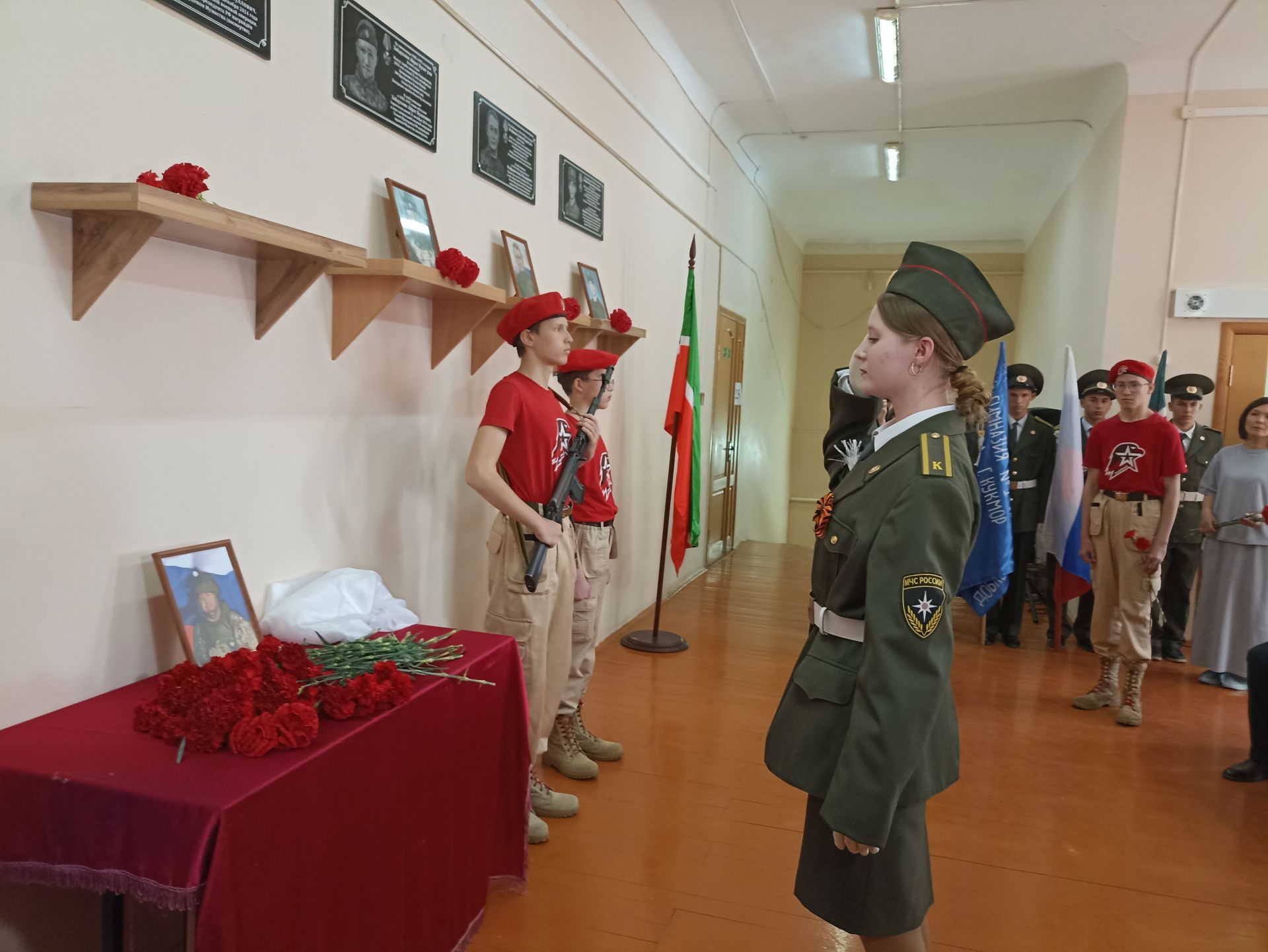 Имя остаётся бессмертным: в Кукморе открыли мемориальную доску участнику СВО