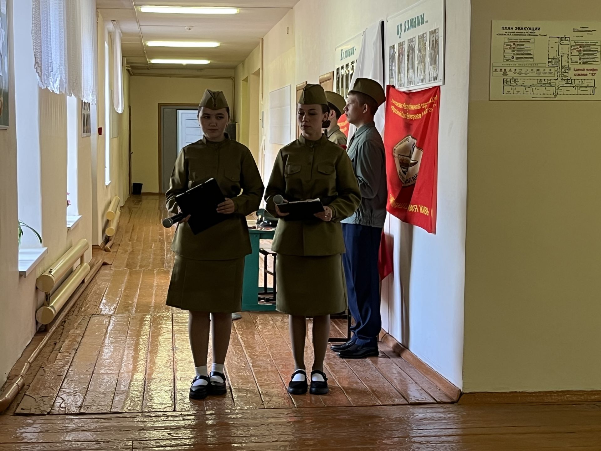 Батырларны көрәш тудыра: Мәчкәрә мәктәбендә мемориаль такта ачылды, Герой партасы куелды