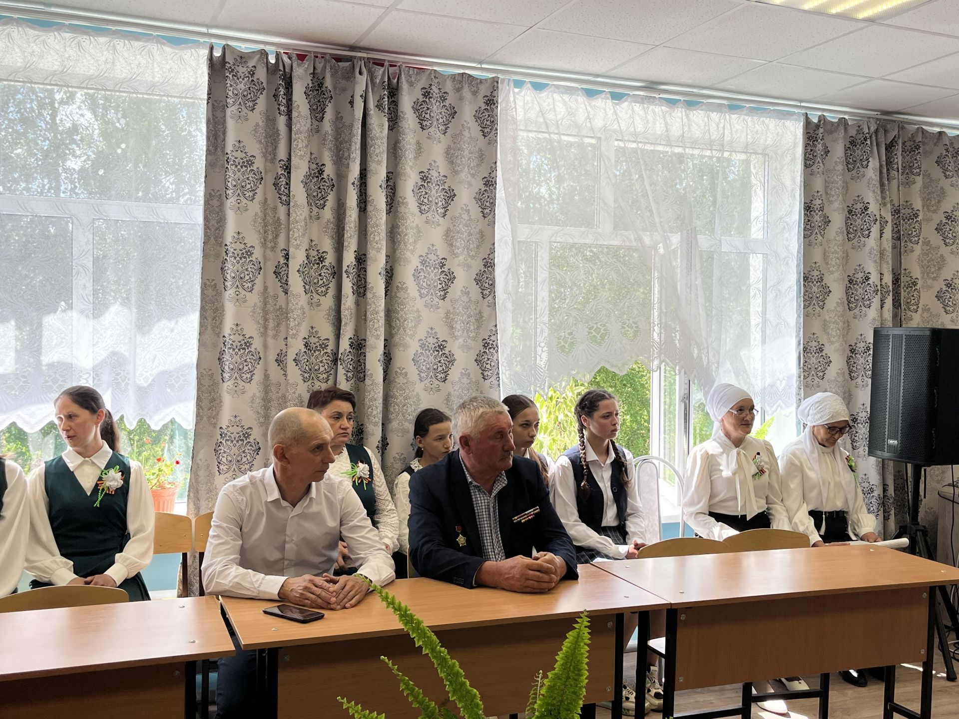 Батырларны көрәш тудыра: Мәчкәрә мәктәбендә мемориаль такта ачылды, Герой партасы куелды