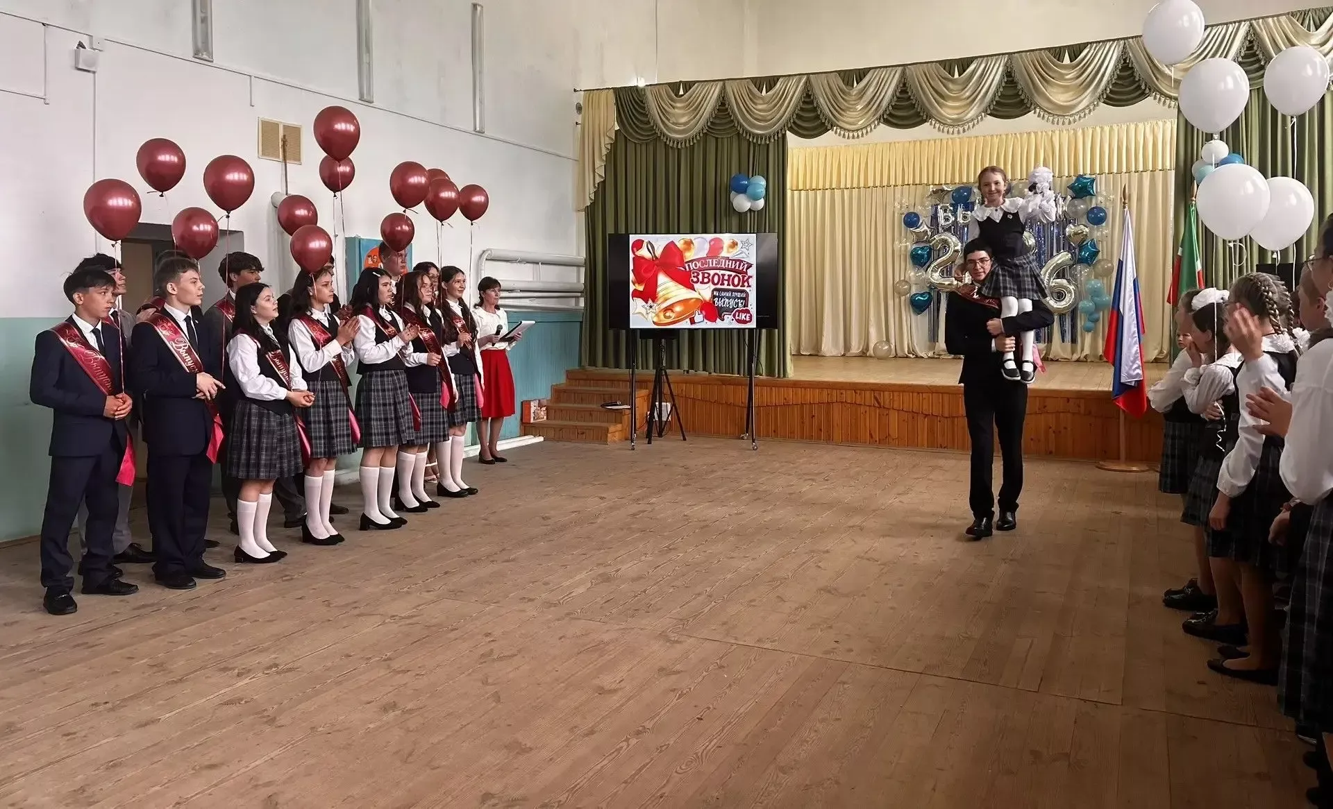 Яшьлек дулкынында: Кукмара районы мәктәпләрендә соңгы кыңгырау чыңлады