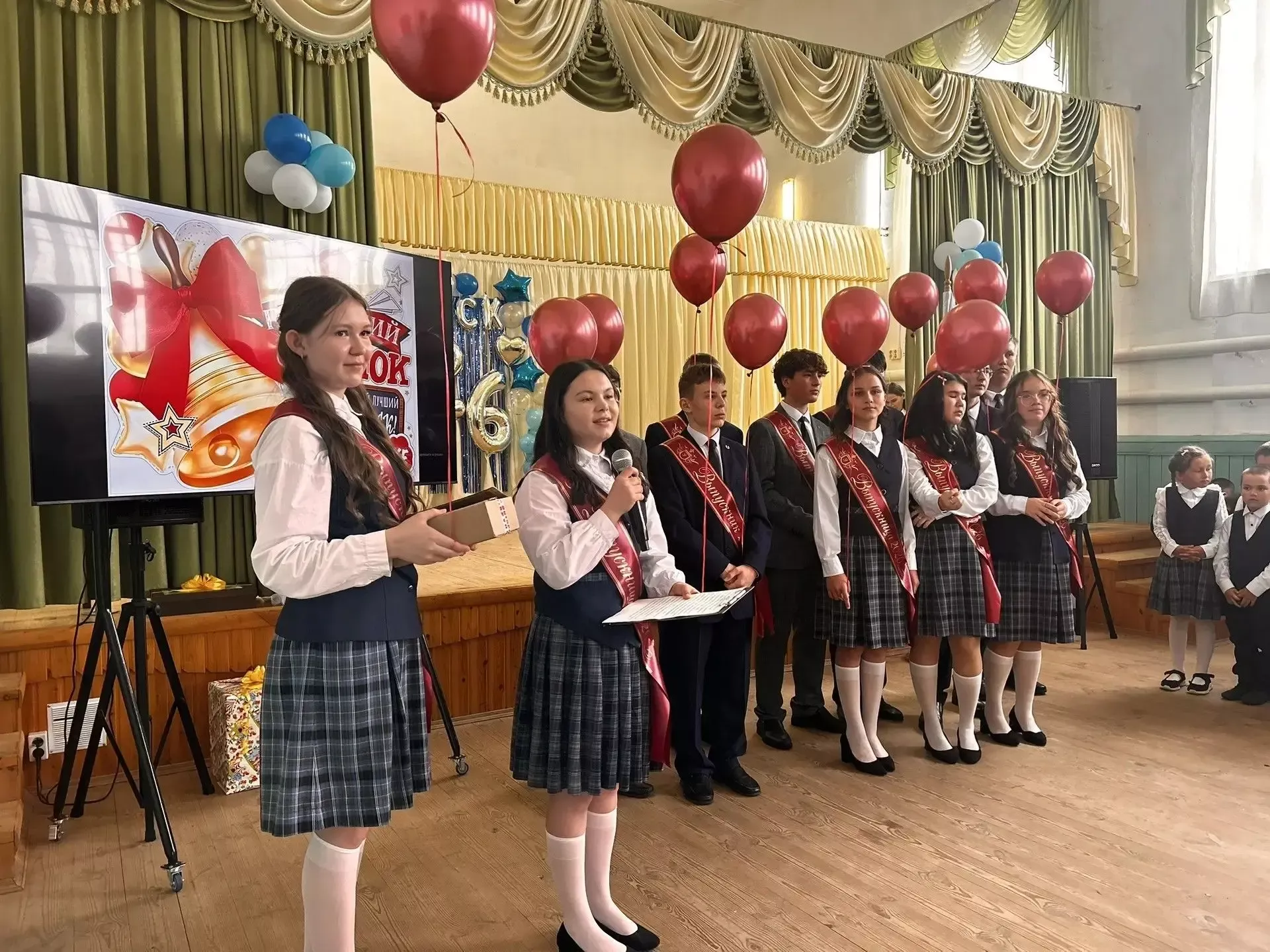 Яшьлек дулкынында: Кукмара районы мәктәпләрендә соңгы кыңгырау чыңлады
