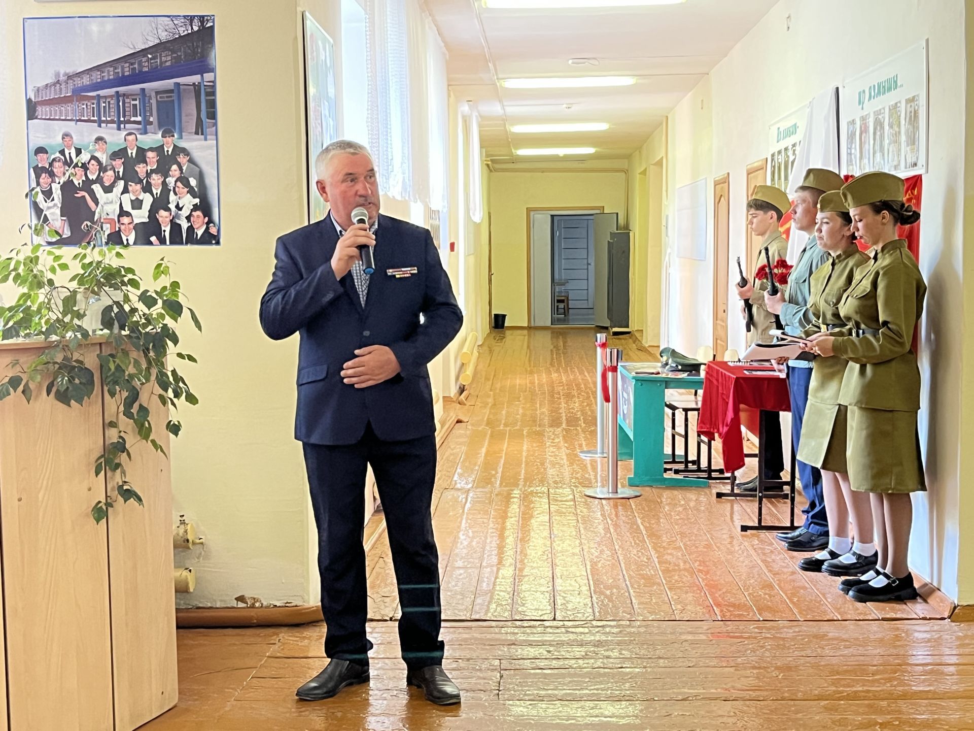Память, мужество, подвиг: В Кукморском районе открыли мемориальную доску и парты Героев