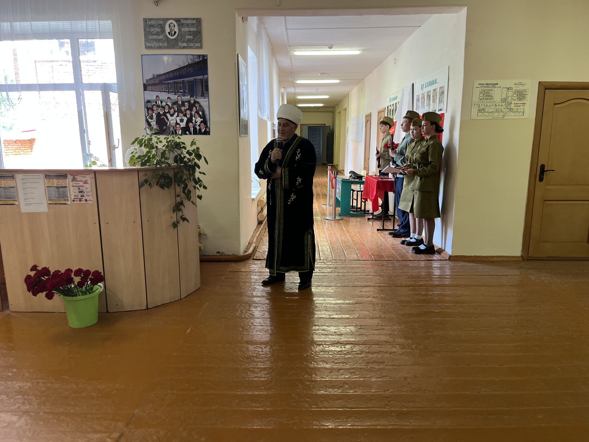 Память, мужество, подвиг: В Кукморском районе открыли мемориальную доску и парты Героев