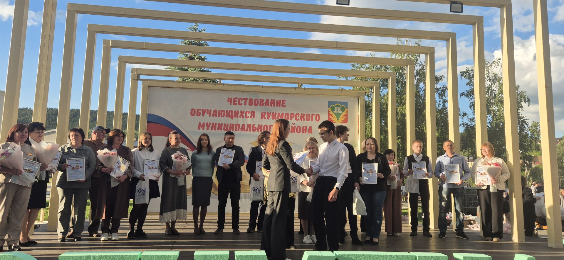Фоторепортаж: Кукмарада уку алдынгылары бүләкләнде
