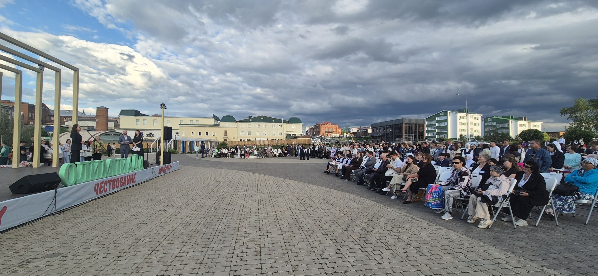 Фоторепортаж: Кукмарада уку алдынгылары бүләкләнде