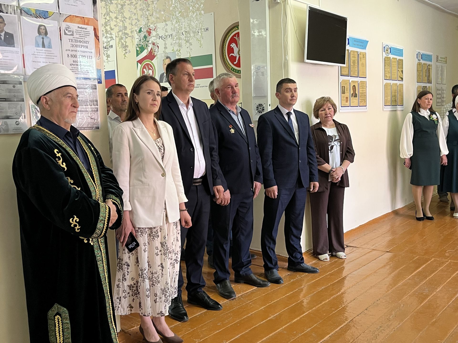 Память, мужество, подвиг: В Кукморском районе открыли мемориальную доску и парты Героев