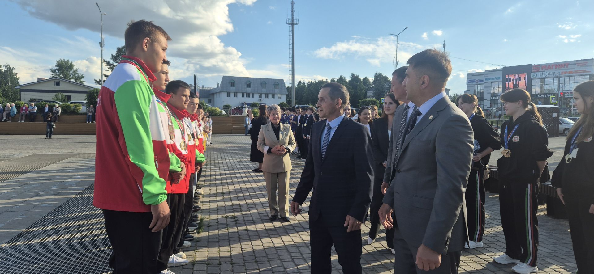 Фоторепортаж: Кукмарада уку алдынгылары бүләкләнде
