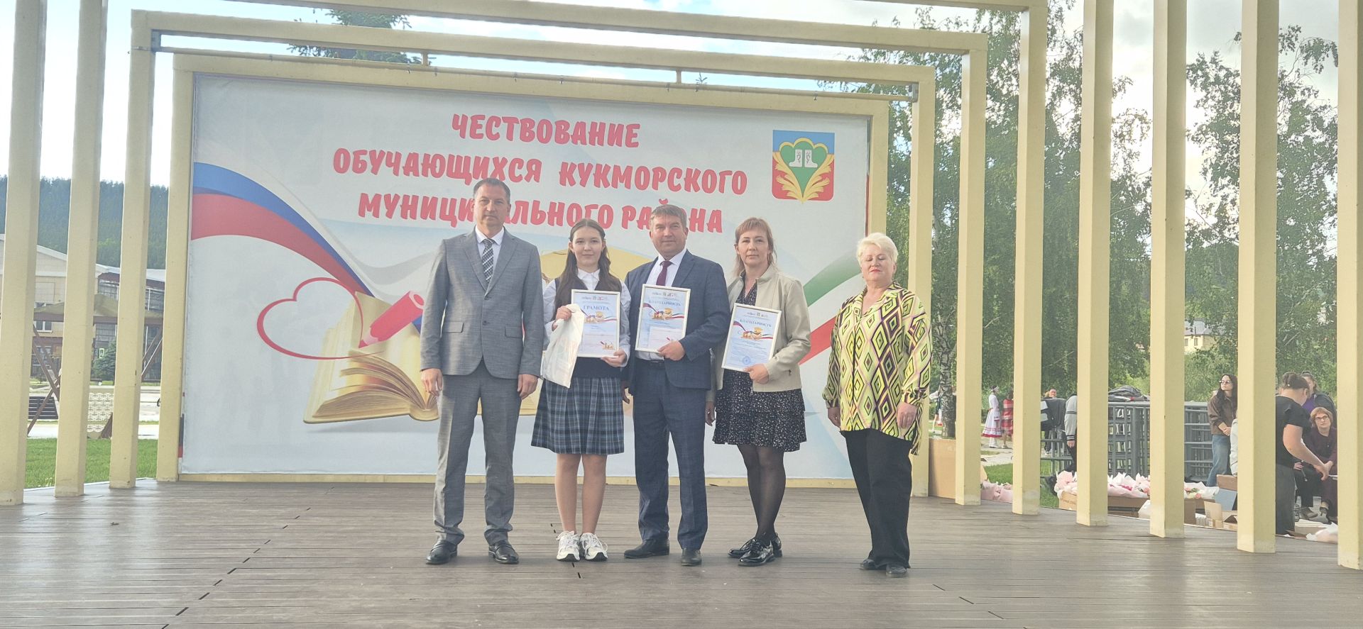 Фоторепортаж: Кукмарада уку алдынгылары бүләкләнде