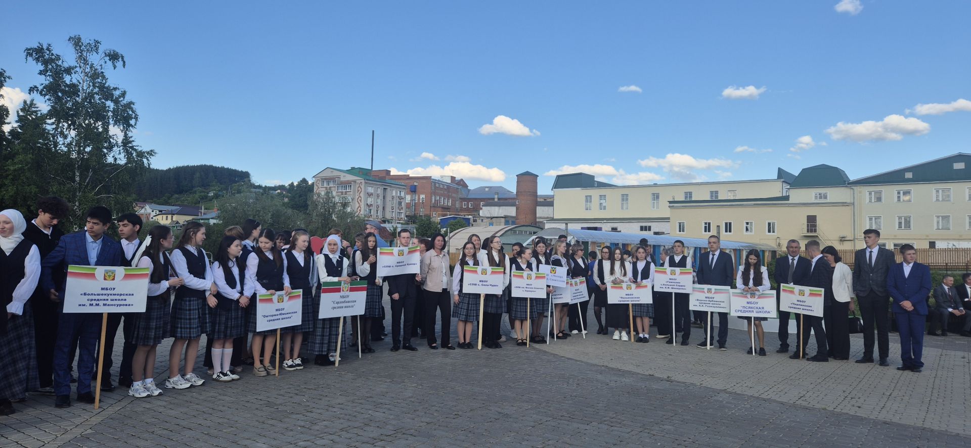 Фоторепортаж: Кукмарада уку алдынгылары бүләкләнде