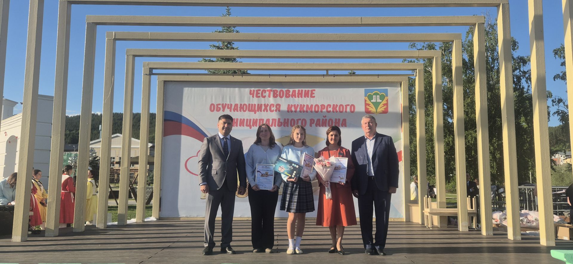 Фоторепортаж: Кукмарада уку алдынгылары бүләкләнде
