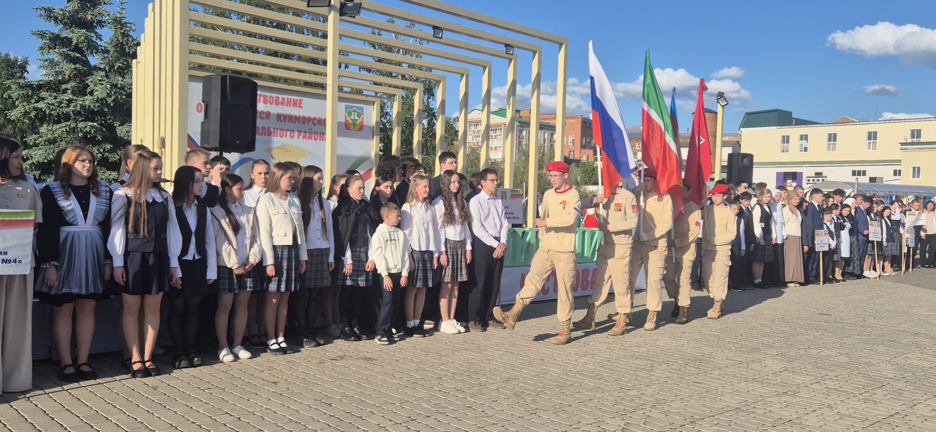 Фоторепортаж: Кукмарада уку алдынгылары бүләкләнде