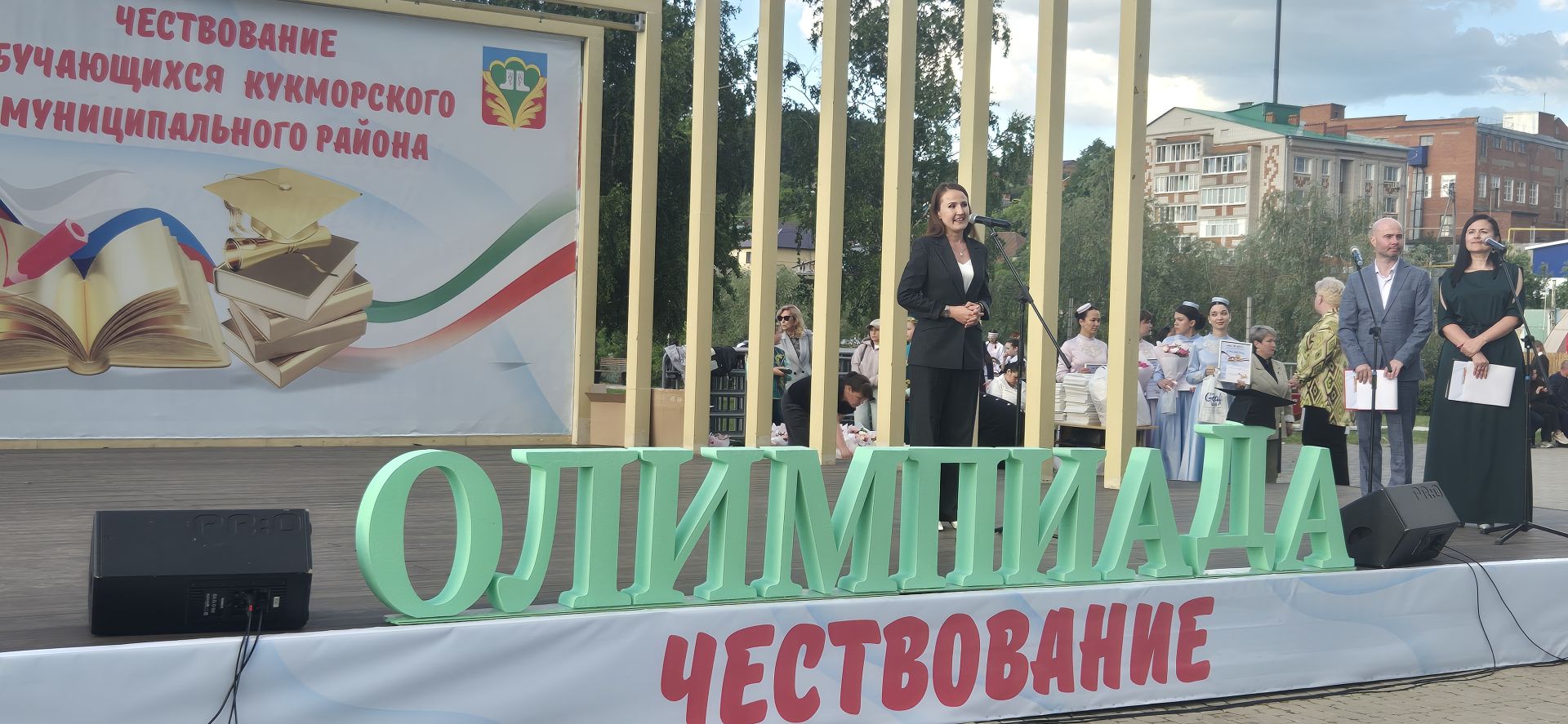 Фоторепортаж: Кукмарада уку алдынгылары бүләкләнде