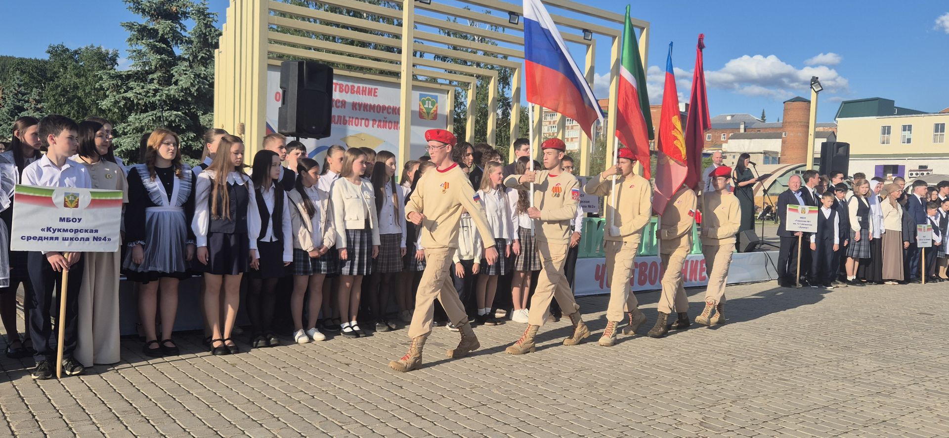 Фоторепортаж: Кукмарада уку алдынгылары бүләкләнде