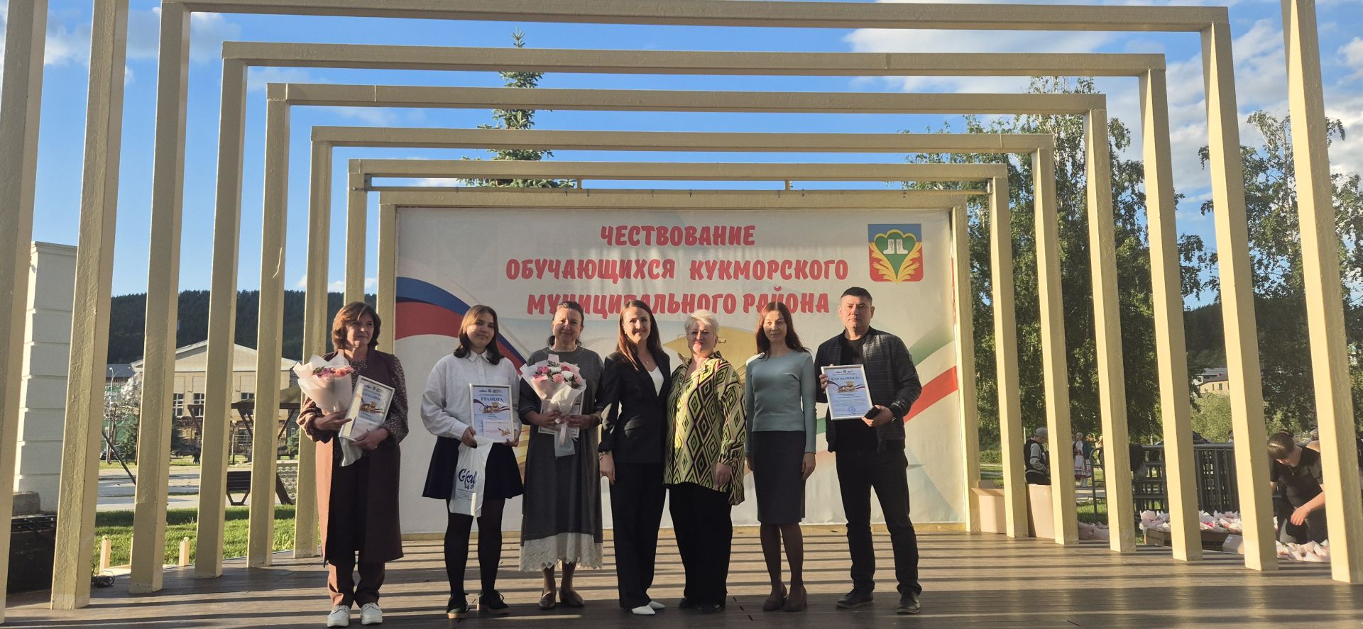 Фоторепортаж: Кукмарада уку алдынгылары бүләкләнде
