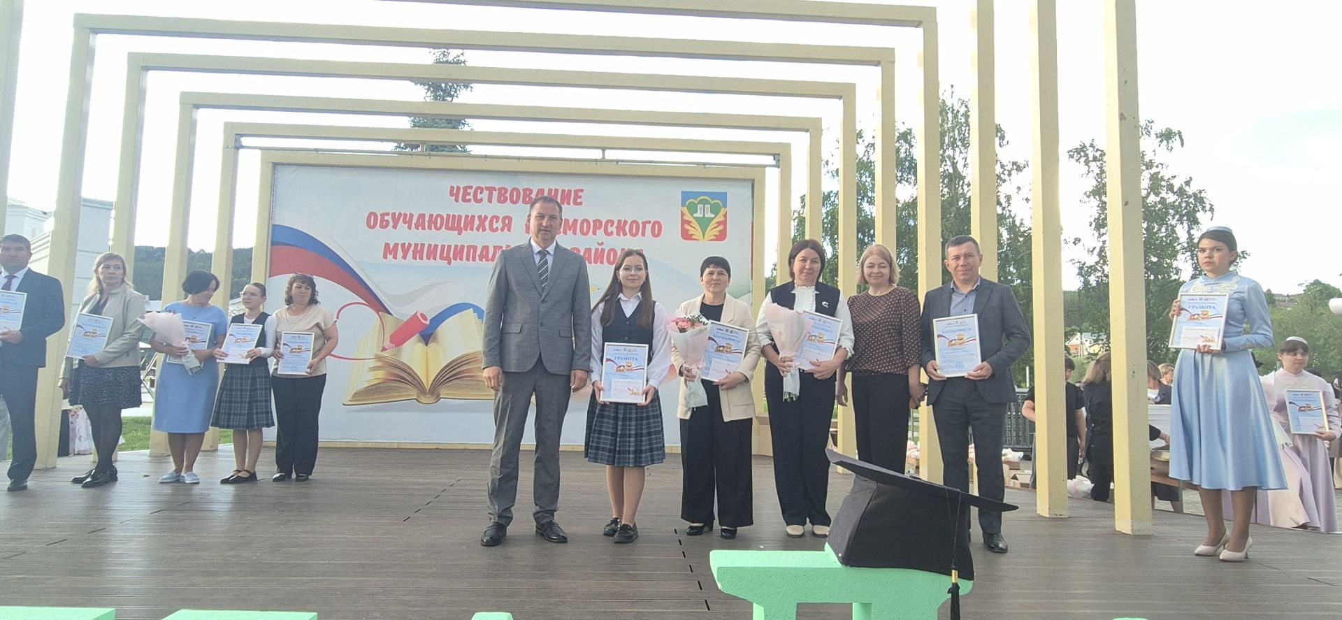 Фоторепортаж: Кукмарада уку алдынгылары бүләкләнде
