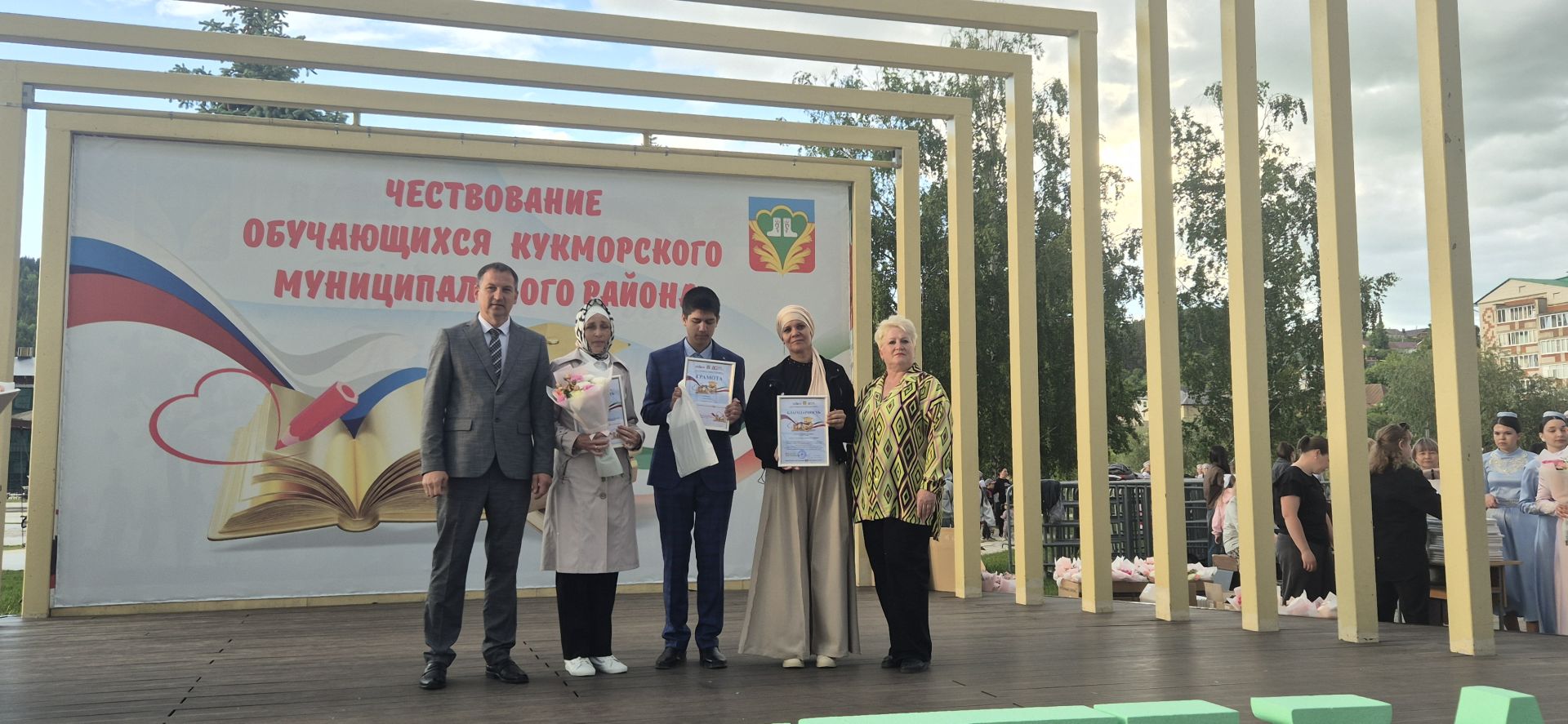 Фоторепортаж: Кукмарада уку алдынгылары бүләкләнде
