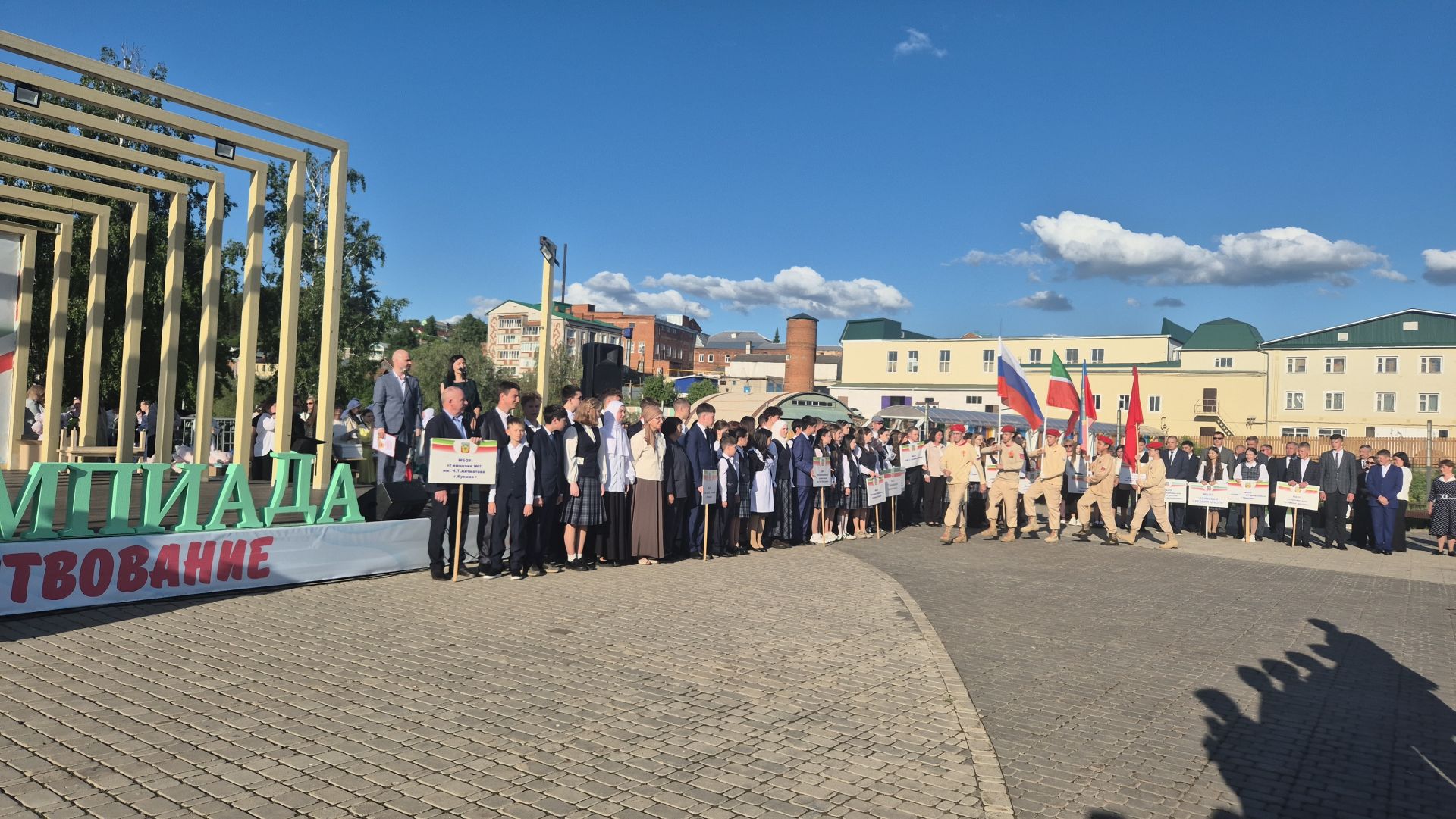 Фоторепортаж: Кукмарада уку алдынгылары бүләкләнде