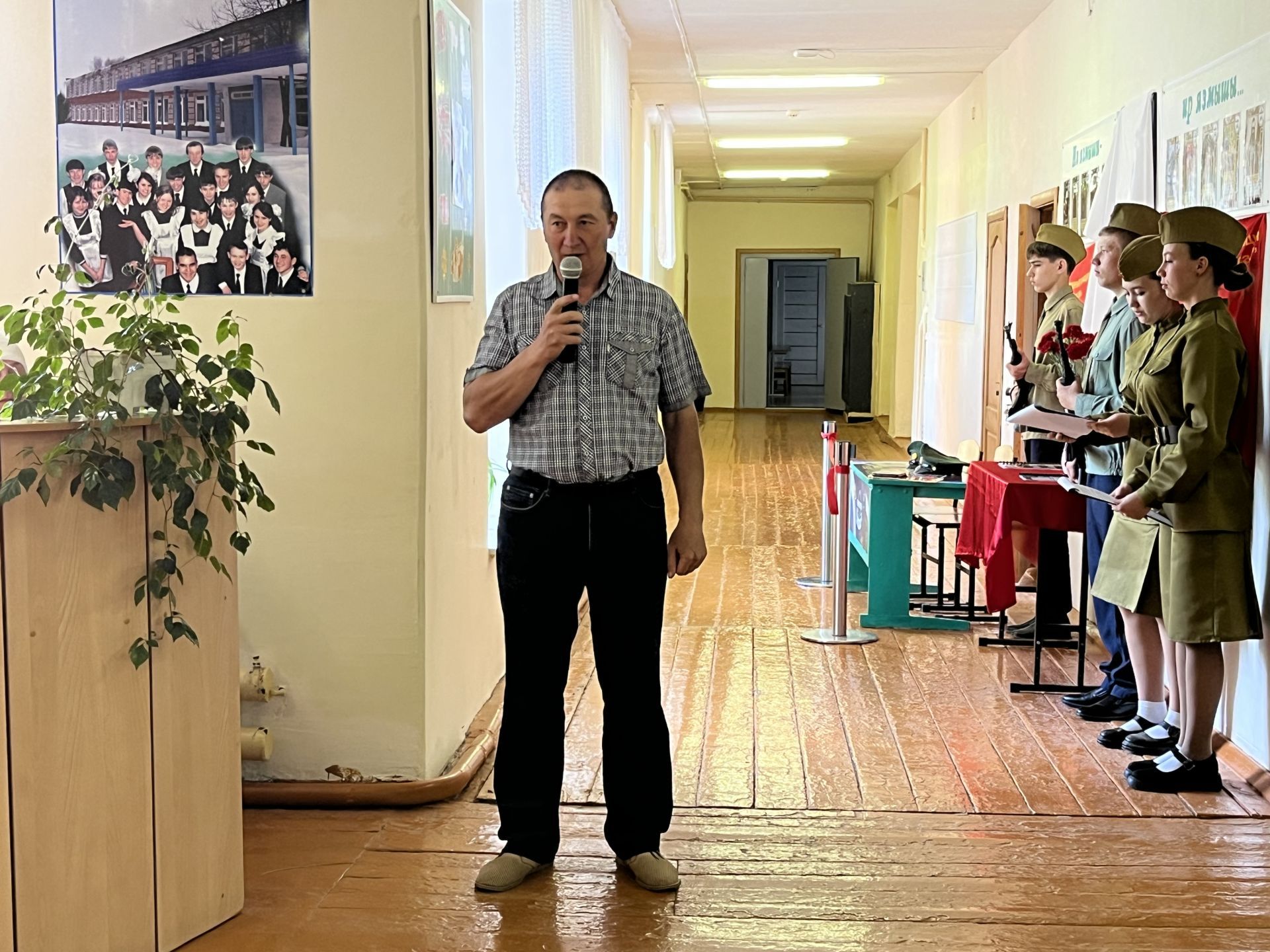 Память, мужество, подвиг: В Кукморском районе открыли мемориальную доску и парты Героев