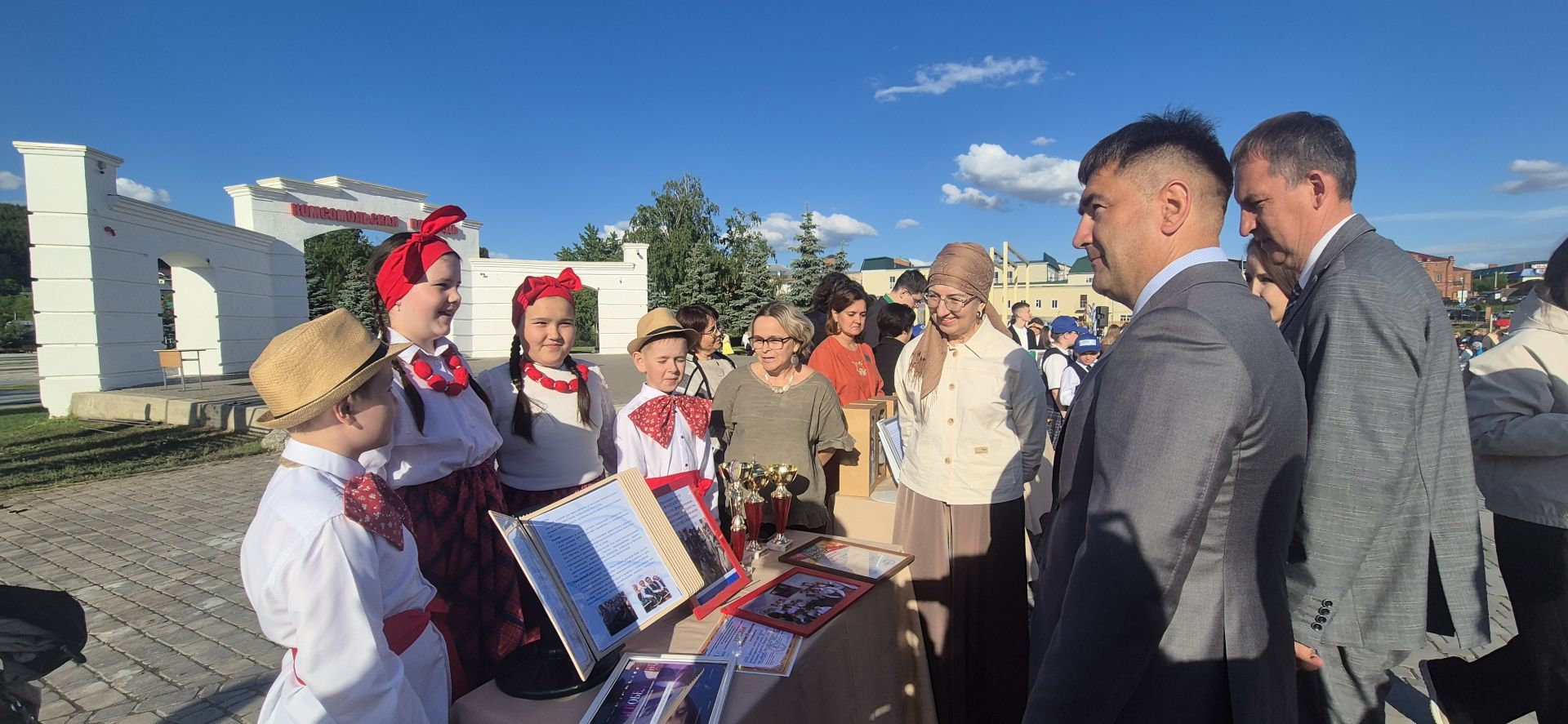 Фоторепортаж: Кукмарада уку алдынгылары бүләкләнде