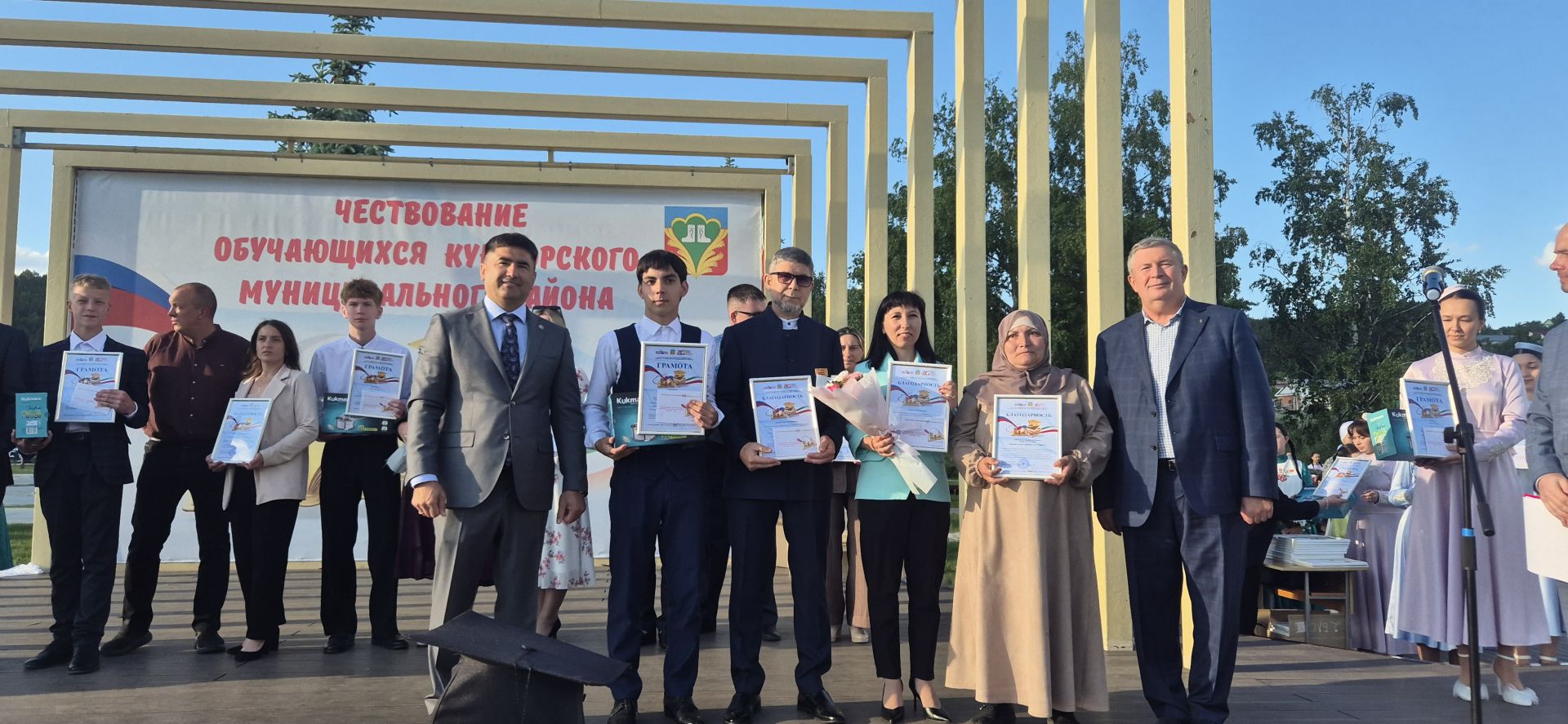 Фоторепортаж: Кукмарада уку алдынгылары бүләкләнде