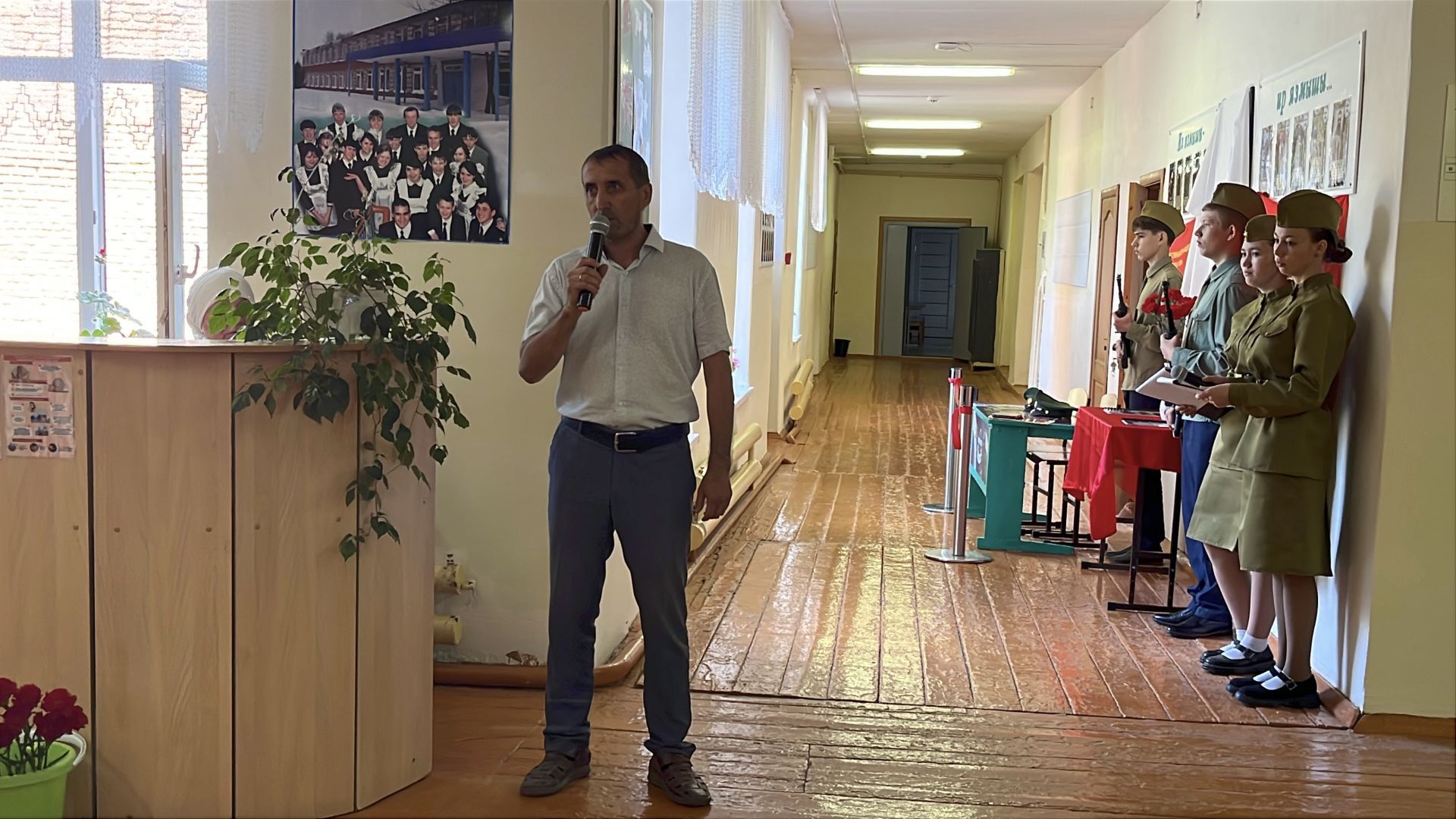 Память, мужество, подвиг: В Кукморском районе открыли мемориальную доску и парты Героев