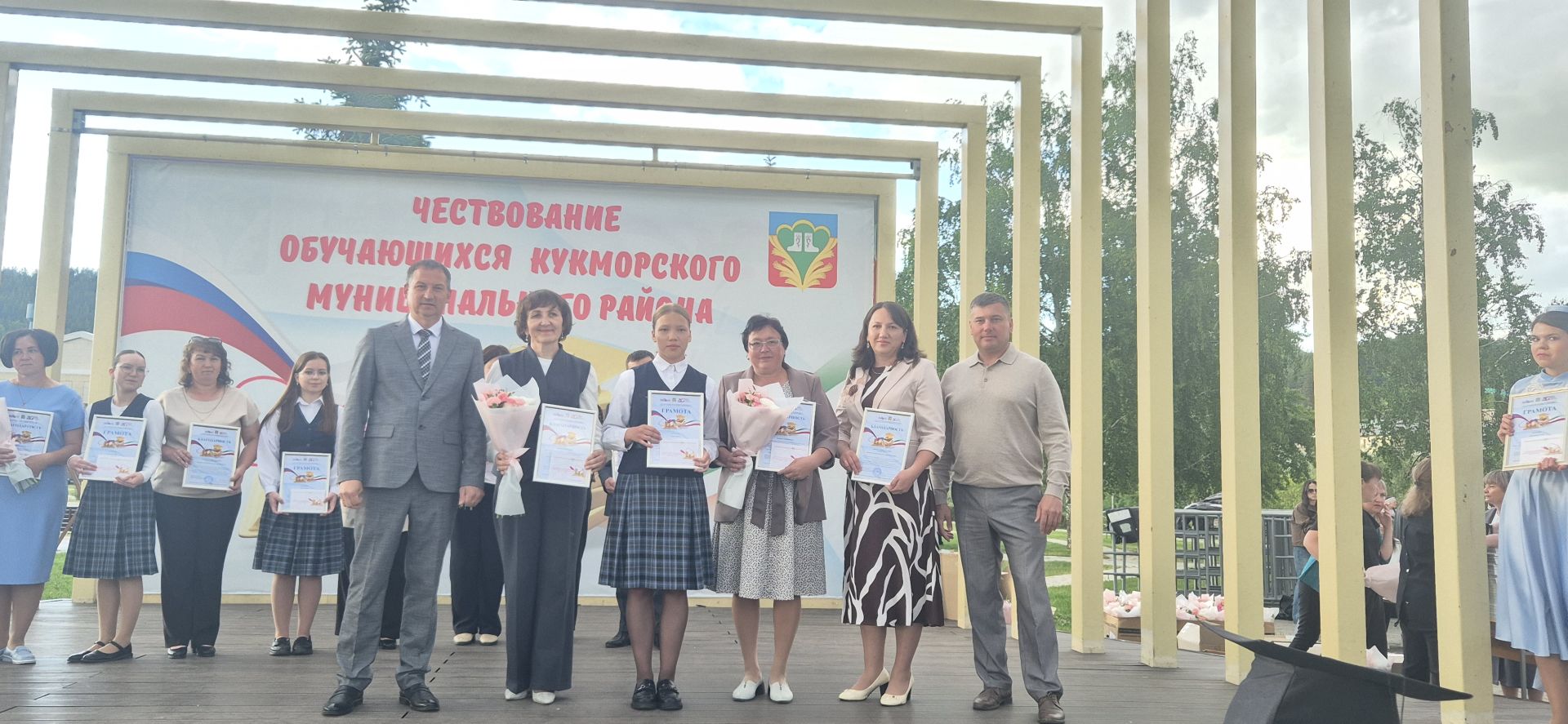 Фоторепортаж: Кукмарада уку алдынгылары бүләкләнде