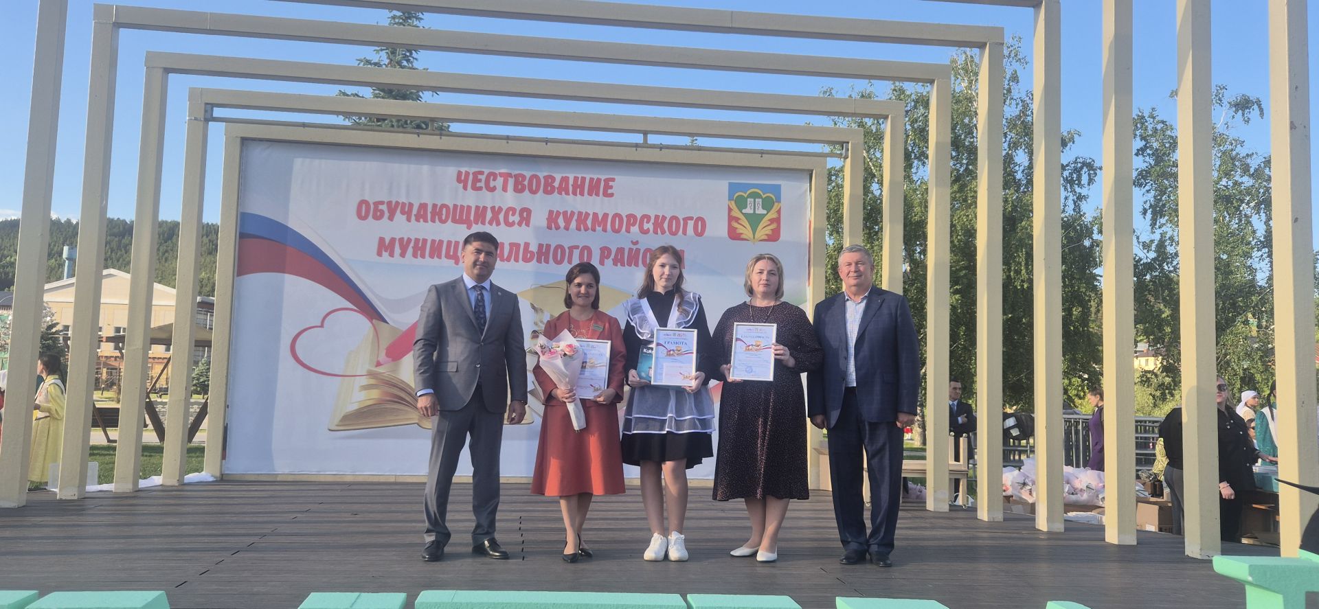 Фоторепортаж: Кукмарада уку алдынгылары бүләкләнде