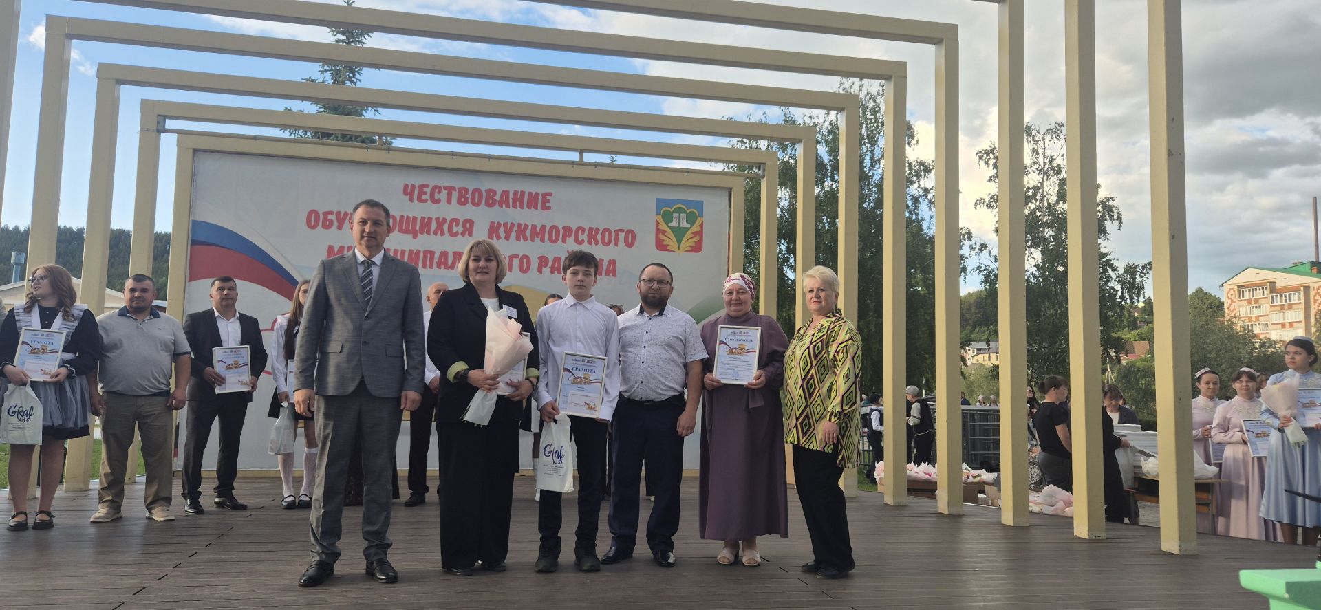Фоторепортаж: Кукмарада уку алдынгылары бүләкләнде