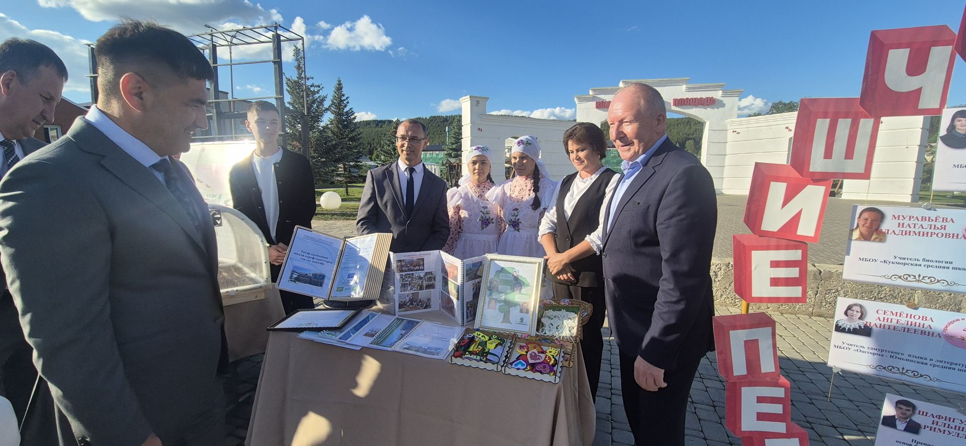 Фоторепортаж: Кукмарада уку алдынгылары бүләкләнде