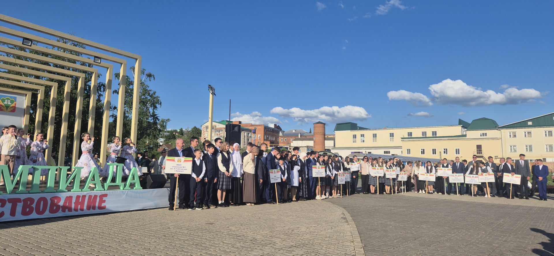 Фоторепортаж: Кукмарада уку алдынгылары бүләкләнде