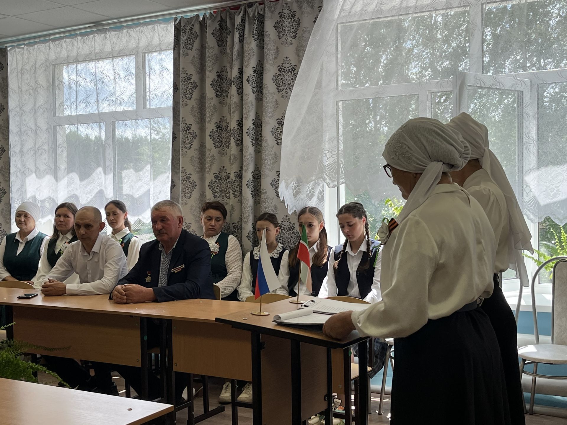 Память, мужество, подвиг: В Кукморском районе открыли мемориальную доску и парты Героев