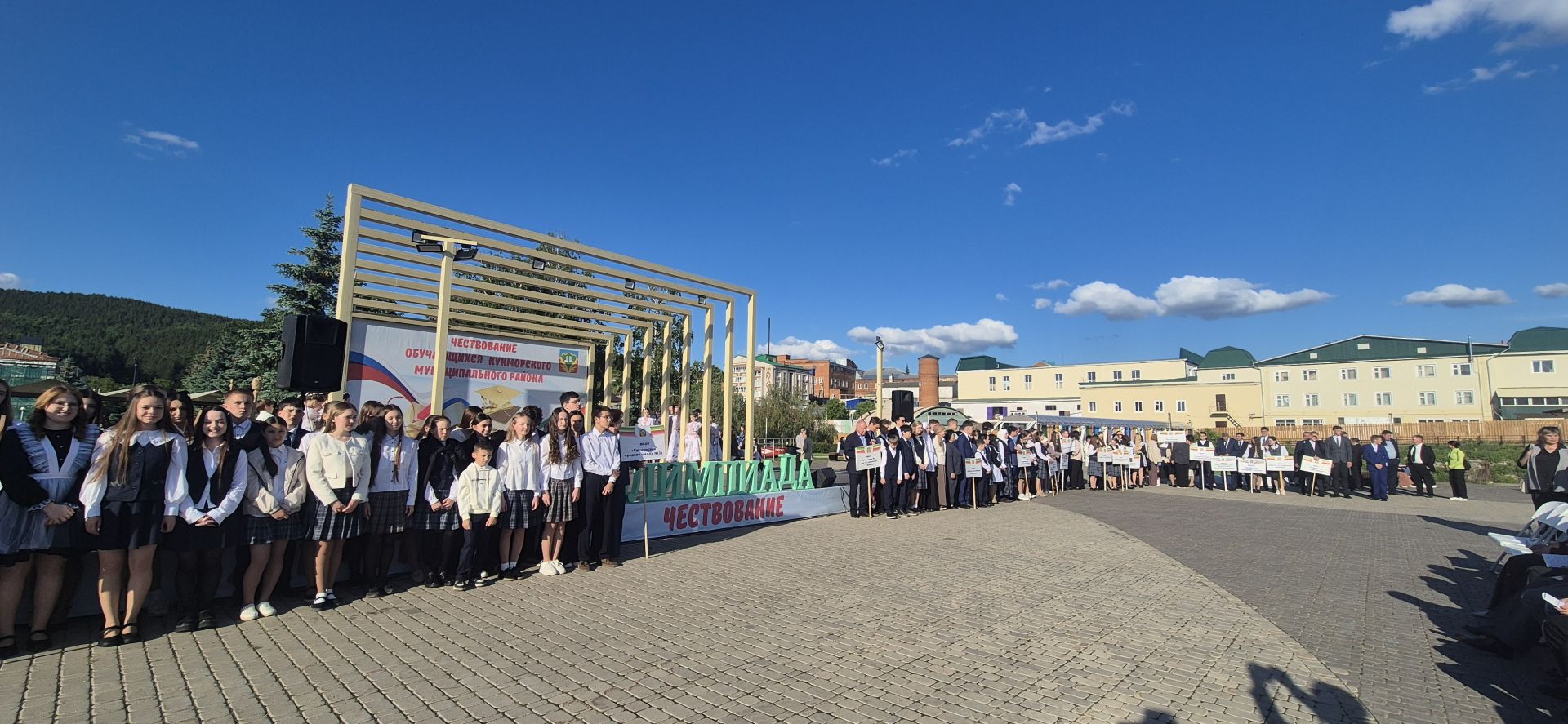 Фоторепортаж: Кукмарада уку алдынгылары бүләкләнде