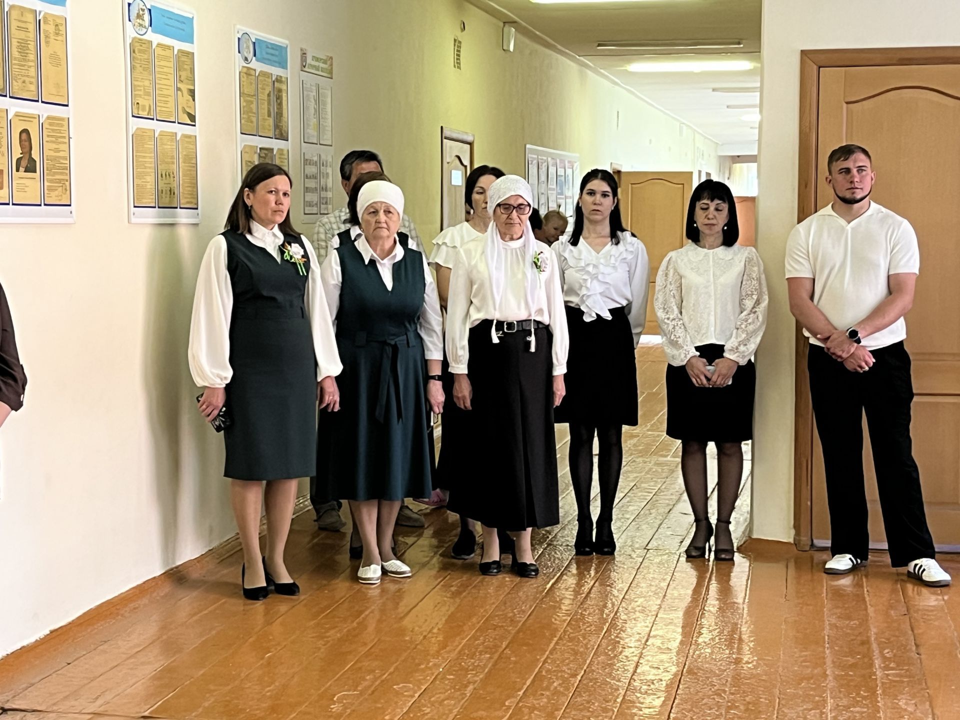 Память, мужество, подвиг: В Кукморском районе открыли мемориальную доску и парты Героев