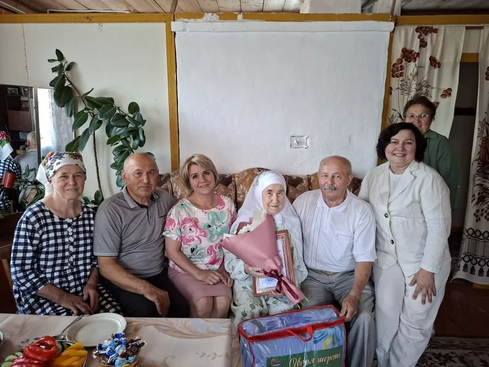 В деревне Битлянгур поздравили 90-летнюю долгожительницу Санию Хасанову