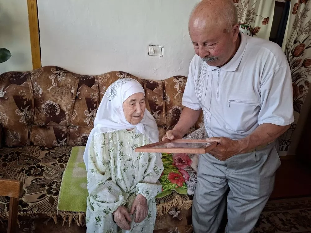 В деревне Битлянгур поздравили 90-летнюю долгожительницу Санию Хасанову